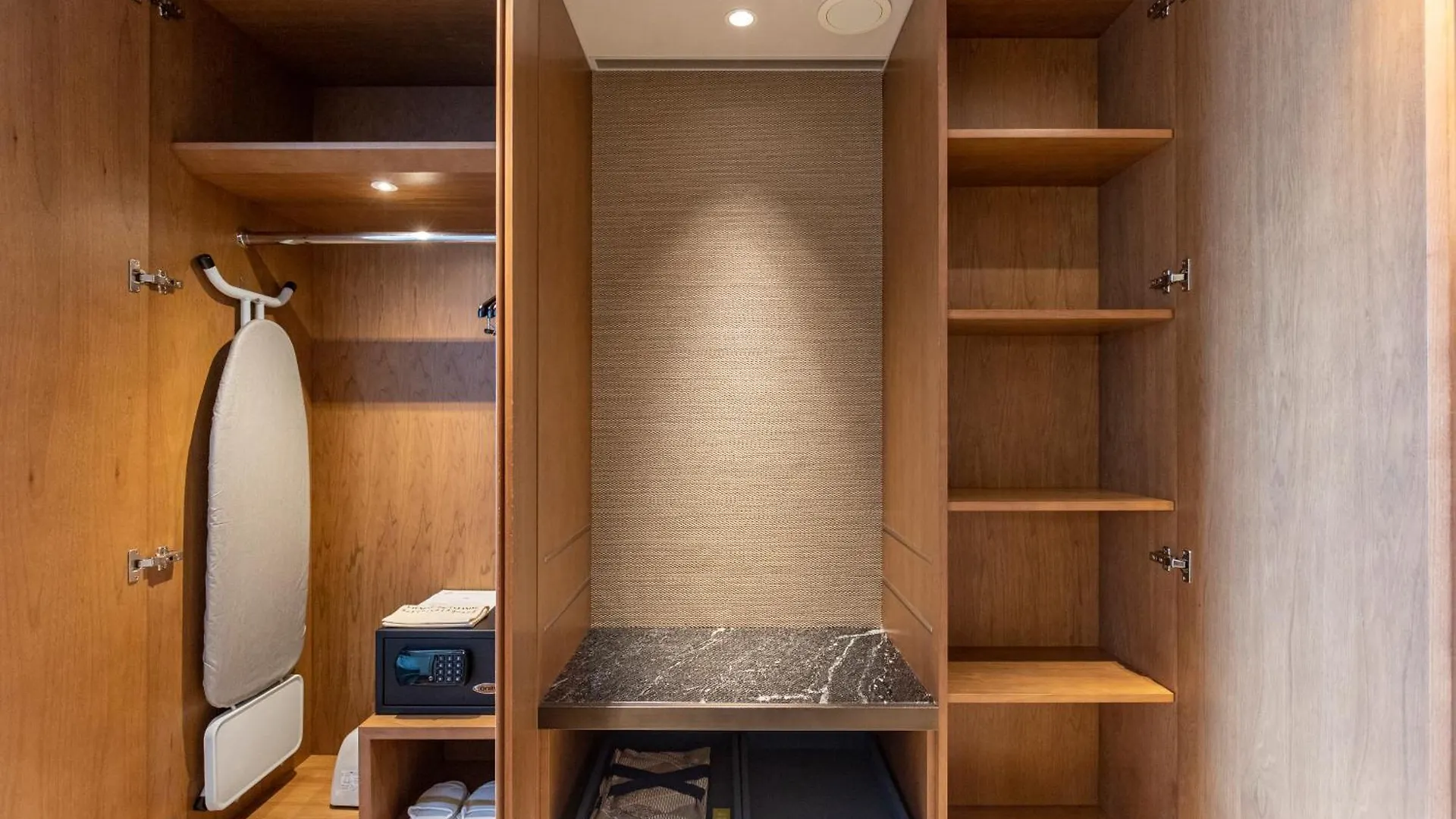 Hilton Nagoya Hotel 5*,  Japan